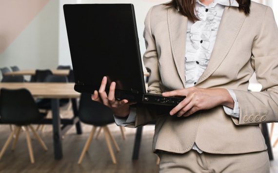 Μια τάση συντηρητισμού που οδηγεί την Ελλάδα δεκαετίες πίσω.