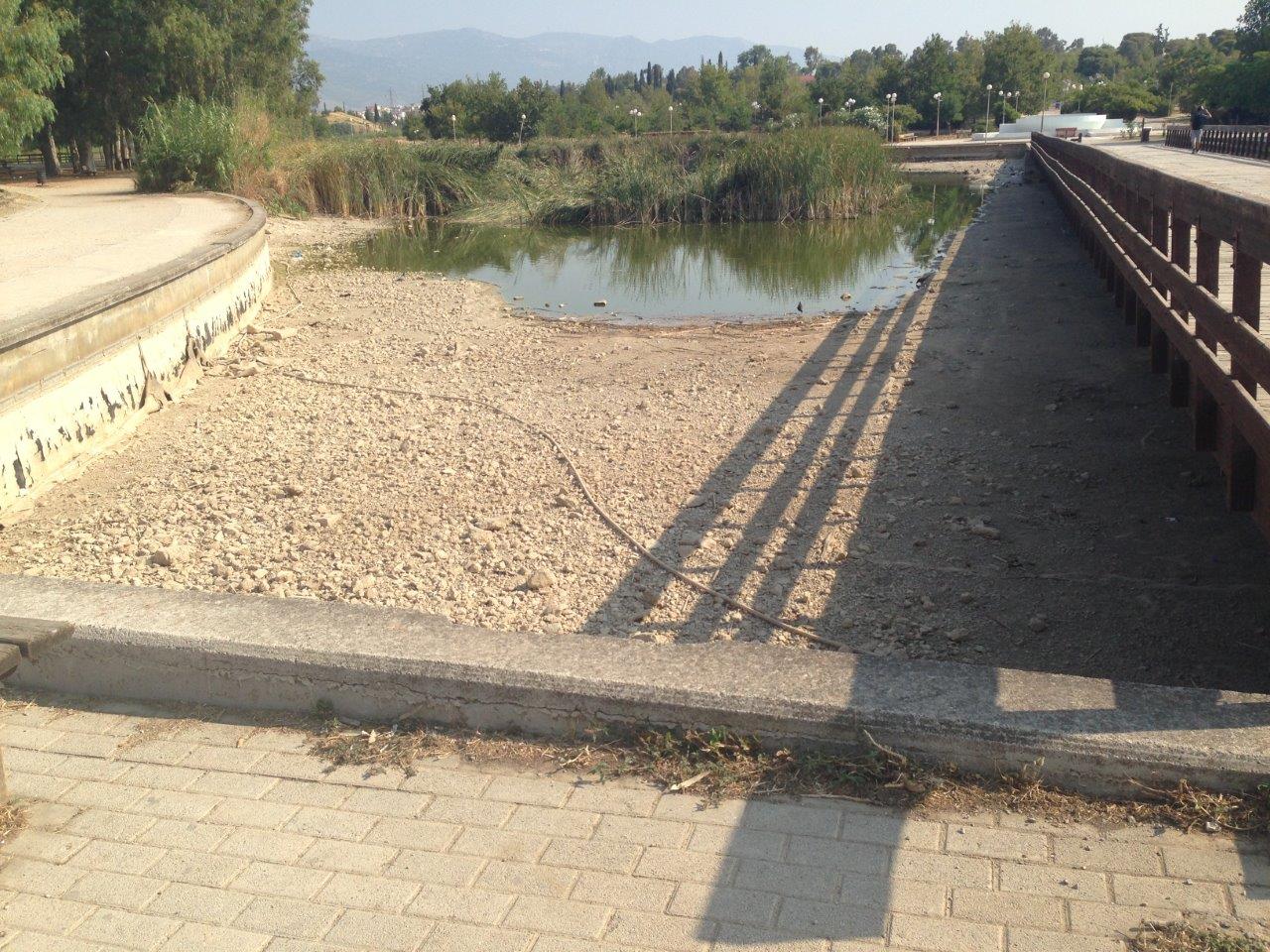 Το πάρκο Τρίτση “διψάει” και εκπέμπει SOS.