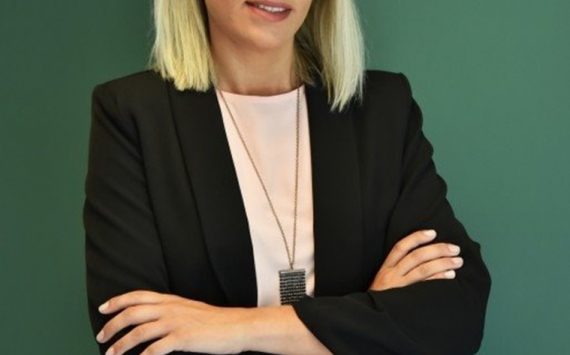 Το τραγούδι του Μιθριδάτη ‘Για να μην τα χρωστάω’ που καυτηριάζει τους κυβερνώντες ως προς το ήθος και το ύφος της εξουσίας που ασκούν και προκαλούν το κοινό περί δικαίου αίσθημα.