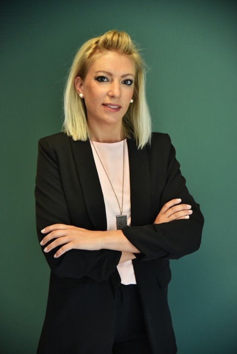 Το τραγούδι του Μιθριδάτη ‘Για να μην τα χρωστάω’ που καυτηριάζει τους κυβερνώντες ως προς το ήθος και το ύφος της εξουσίας που ασκούν και προκαλούν το κοινό περί δικαίου αίσθημα.